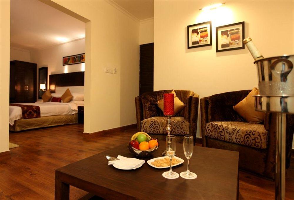 Crossroads Hotel Gurgaon Luaran gambar