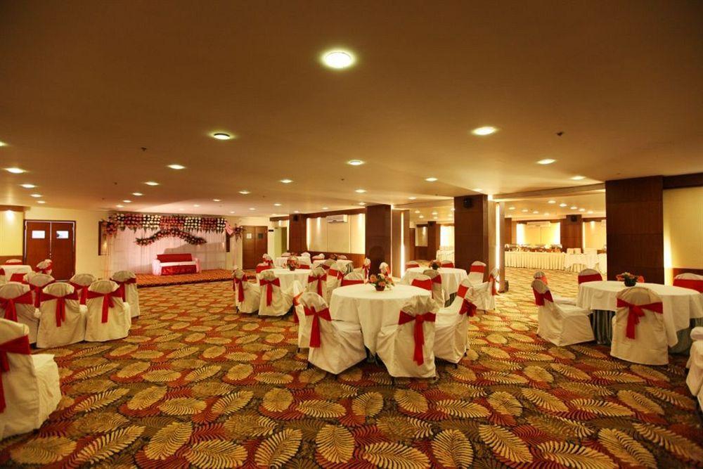 Crossroads Hotel Gurgaon Luaran gambar