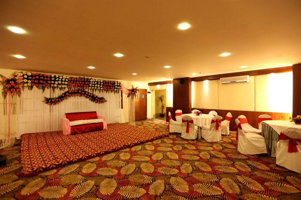 Crossroads Hotel Gurgaon Luaran gambar