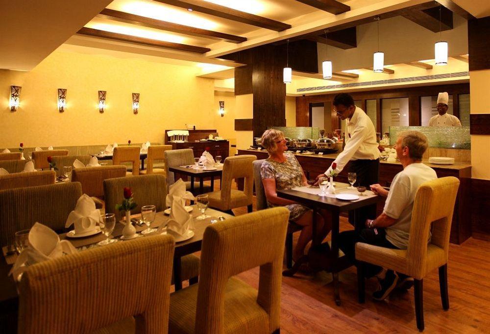 Crossroads Hotel Gurgaon Luaran gambar