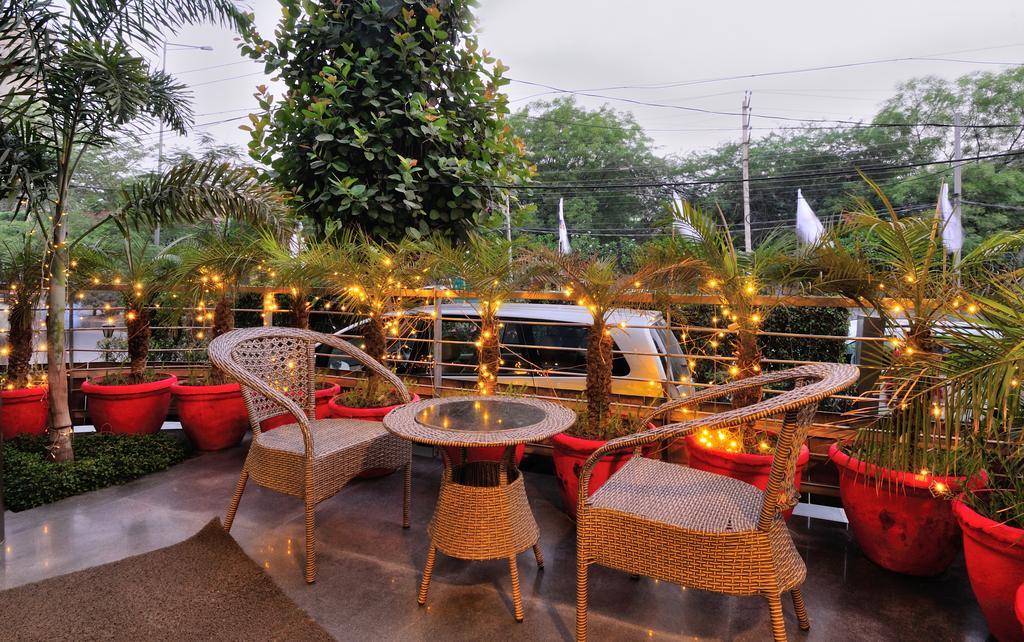 Crossroads Hotel Gurgaon Luaran gambar