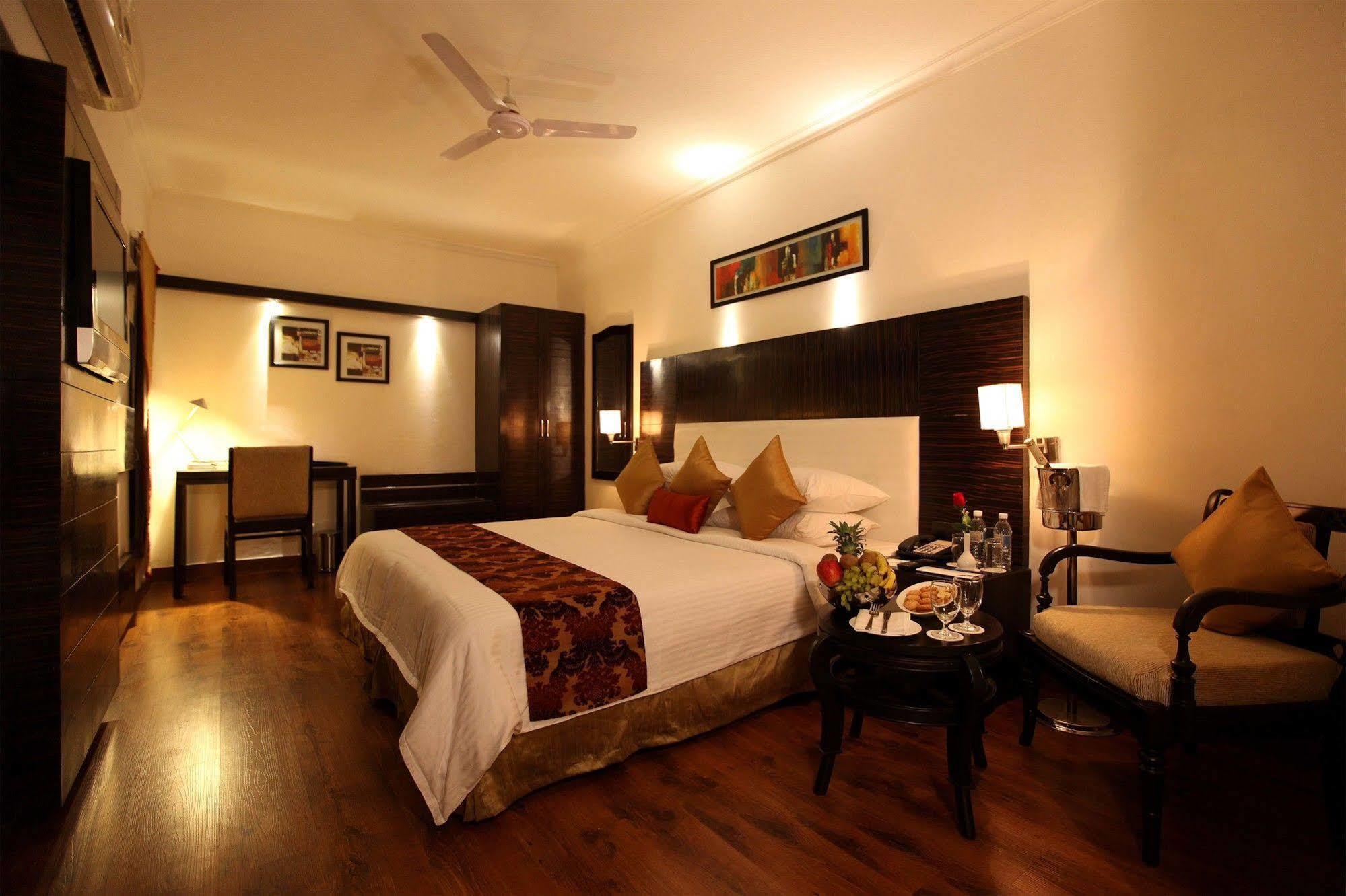 Crossroads Hotel Gurgaon Luaran gambar