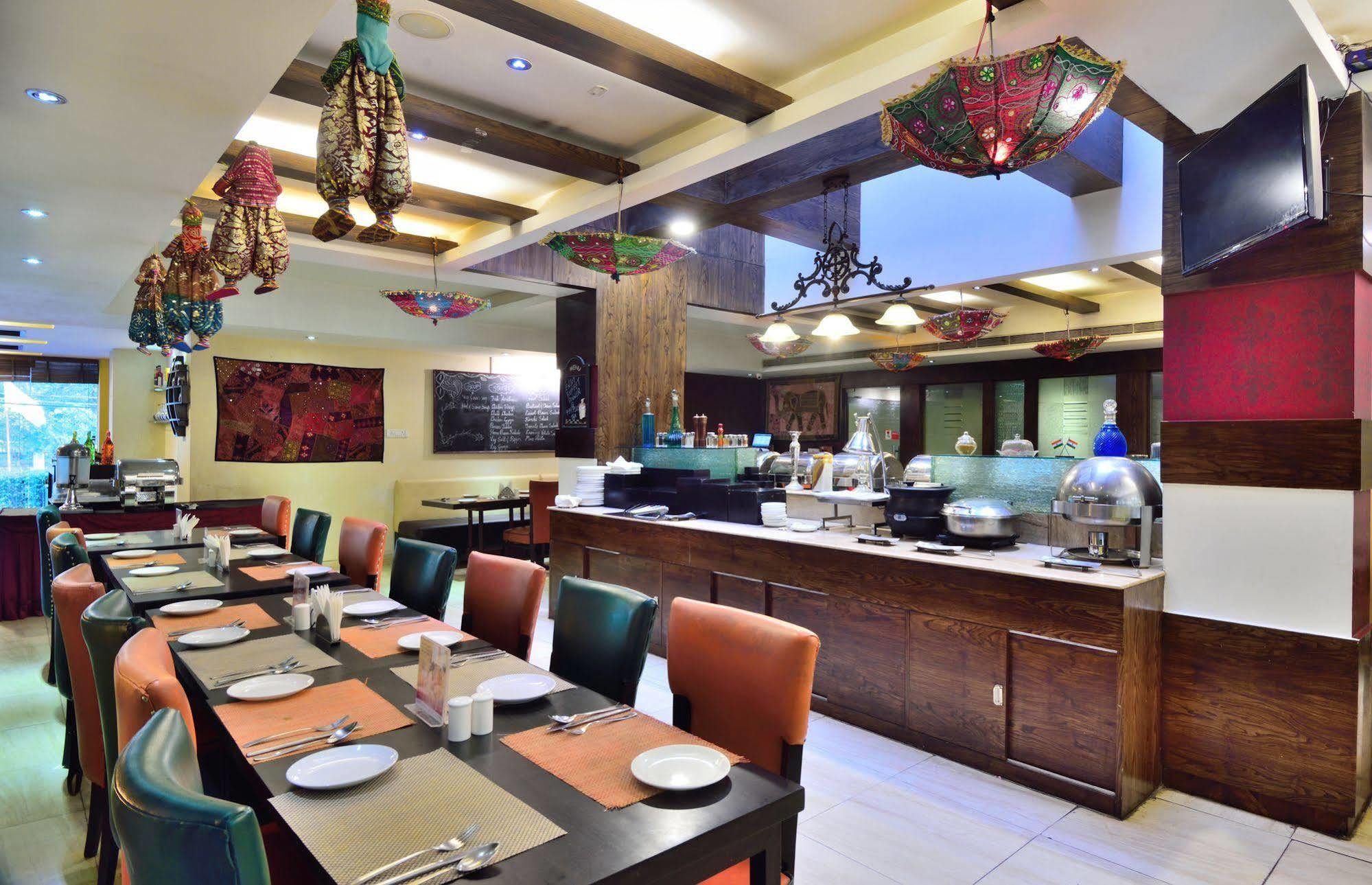 Crossroads Hotel Gurgaon Luaran gambar