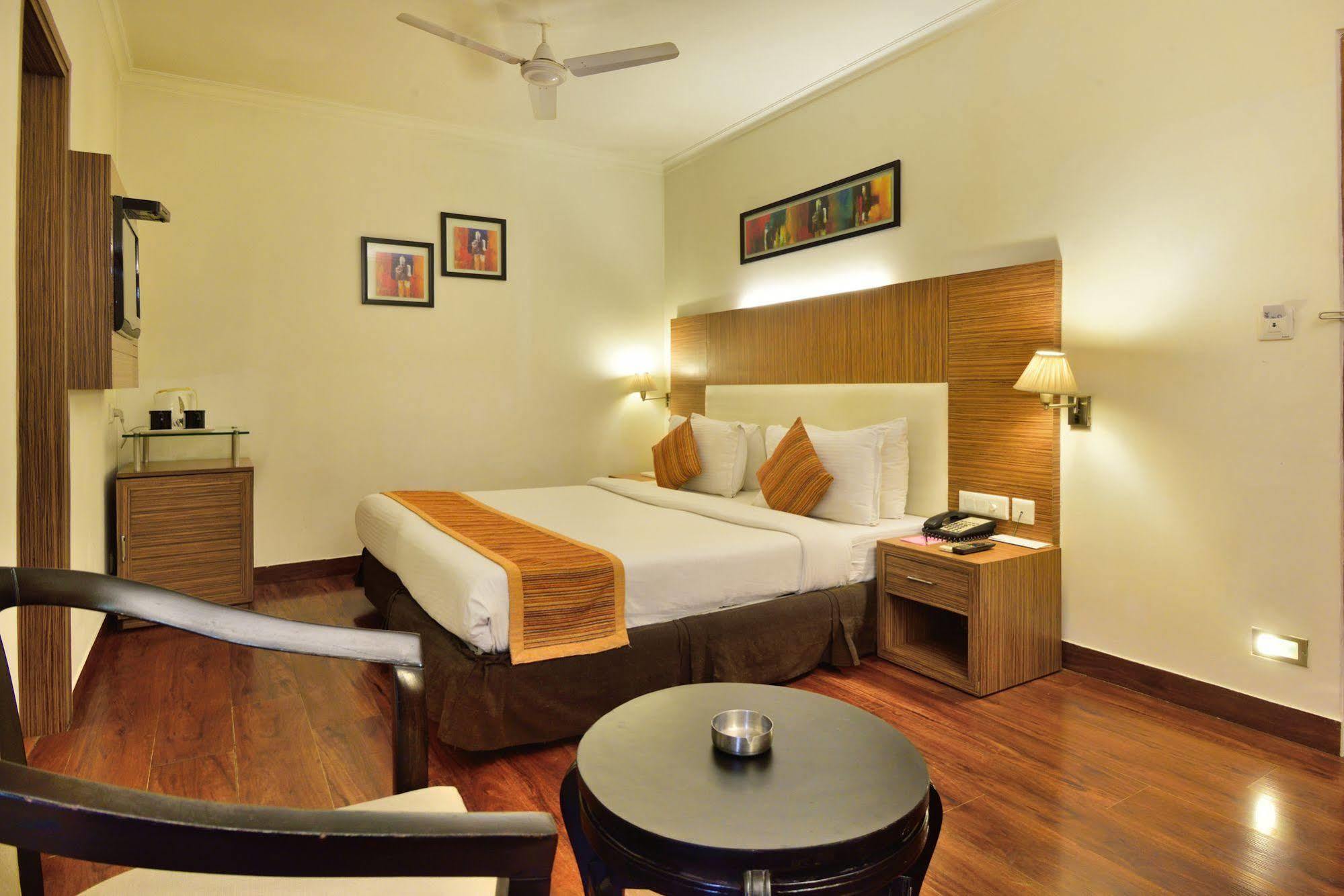 Crossroads Hotel Gurgaon Luaran gambar