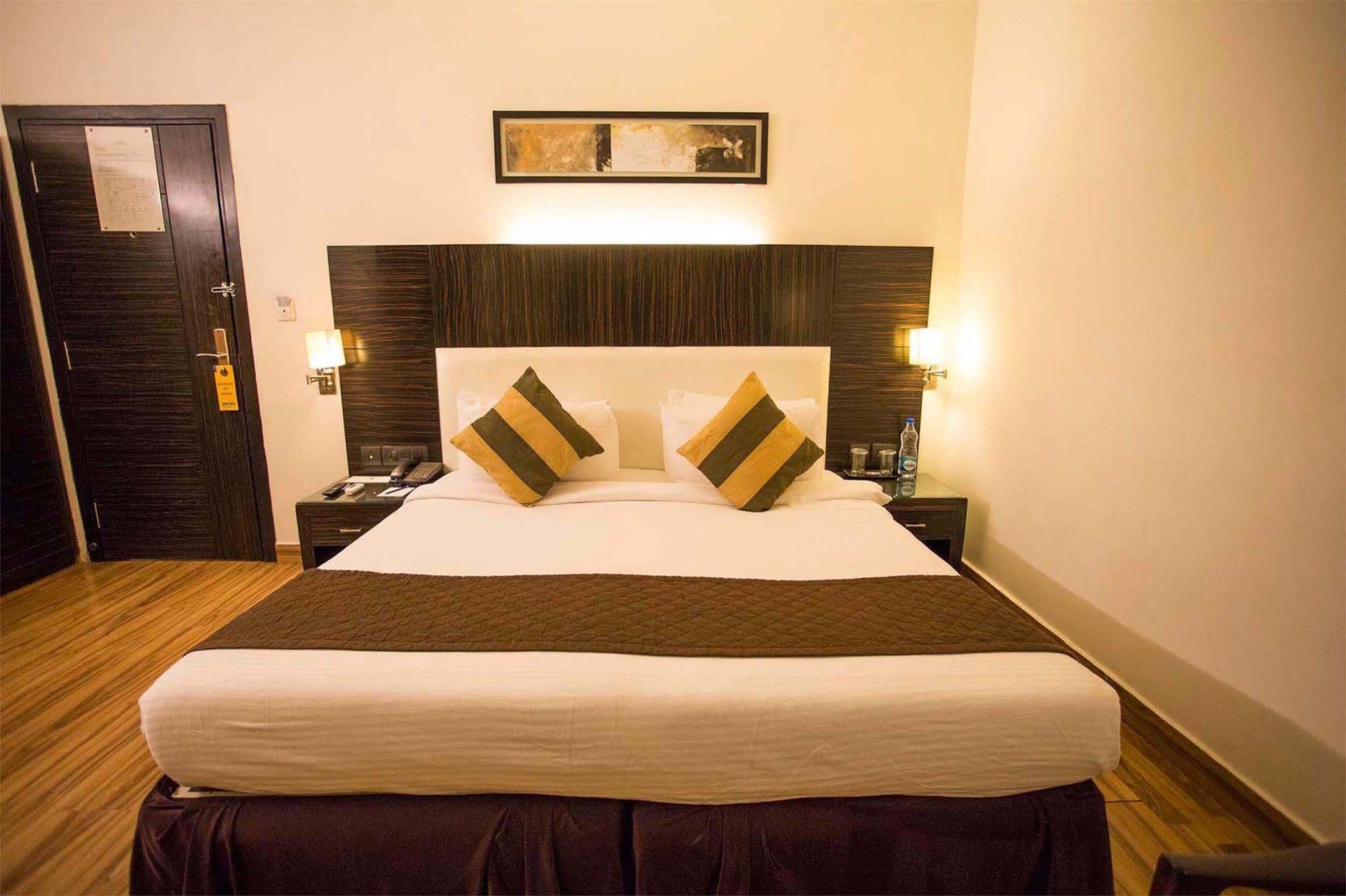 Crossroads Hotel Gurgaon Luaran gambar