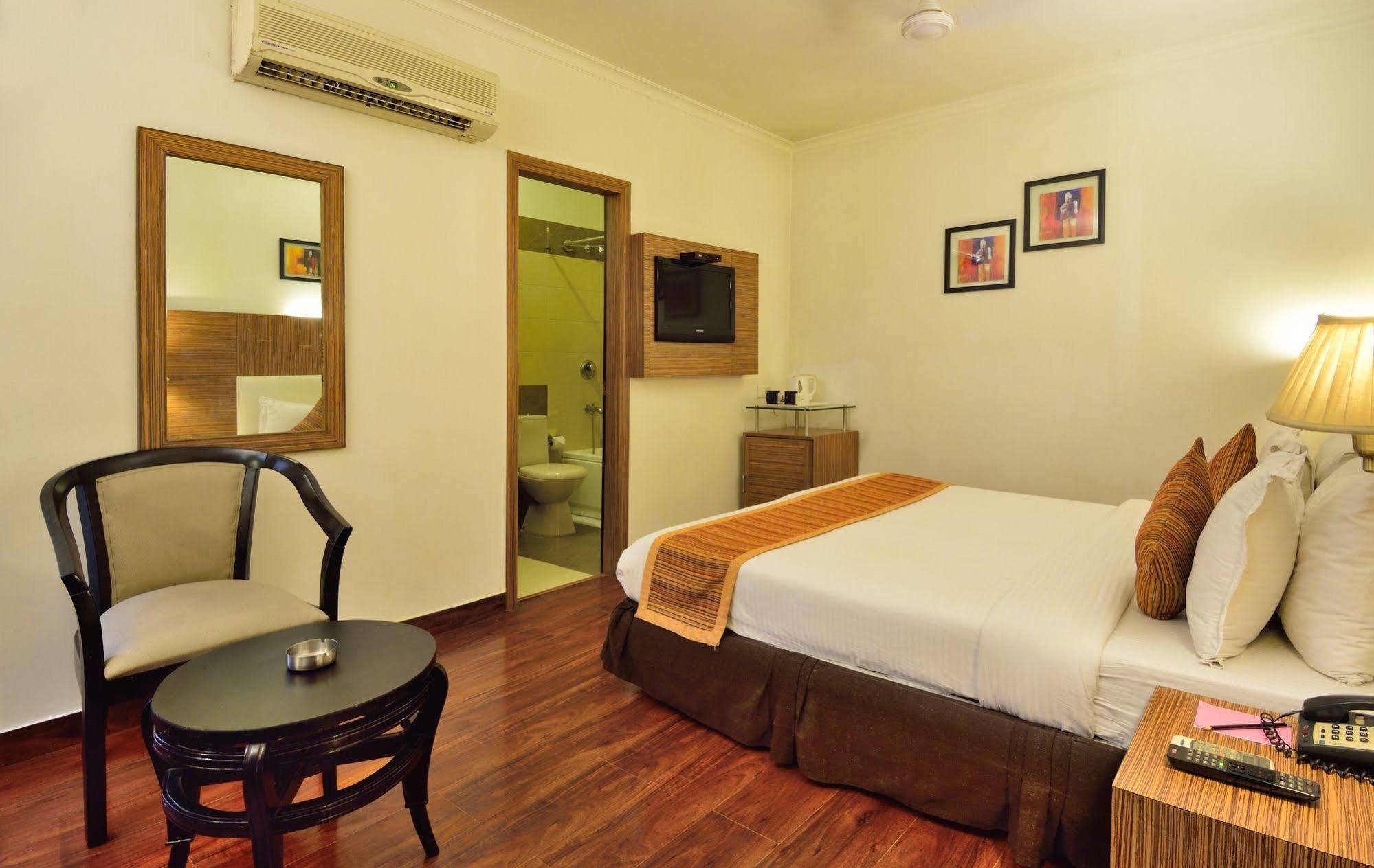 Crossroads Hotel Gurgaon Luaran gambar