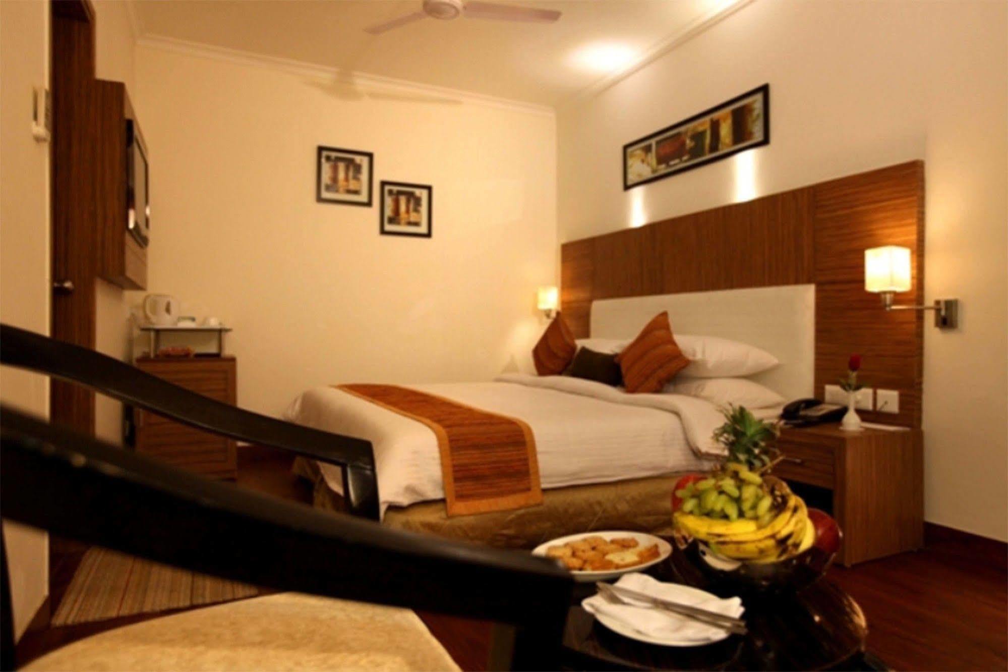 Crossroads Hotel Gurgaon Luaran gambar