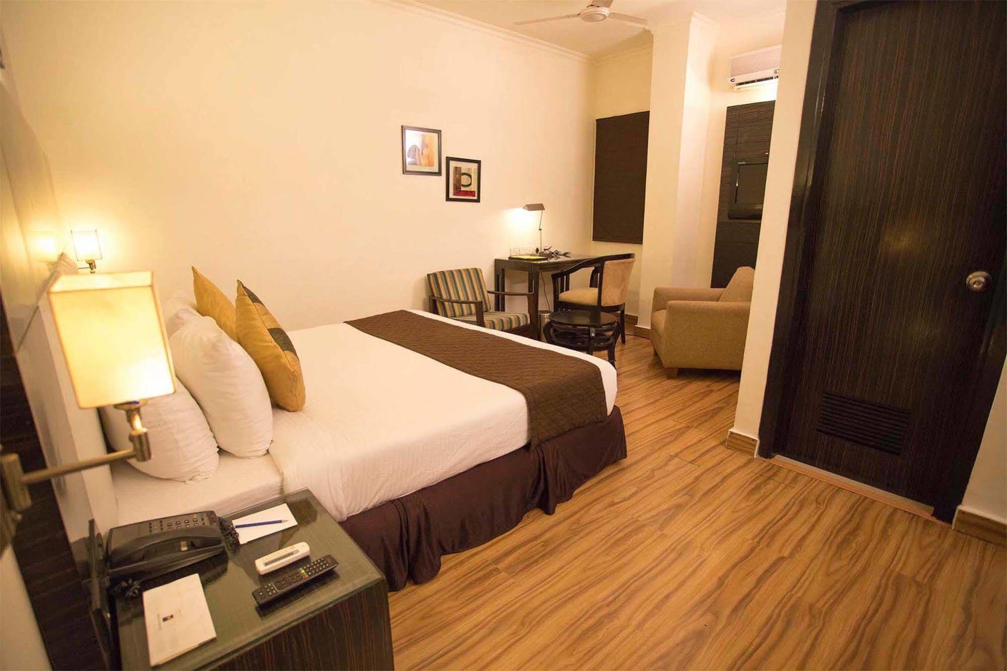 Crossroads Hotel Gurgaon Luaran gambar